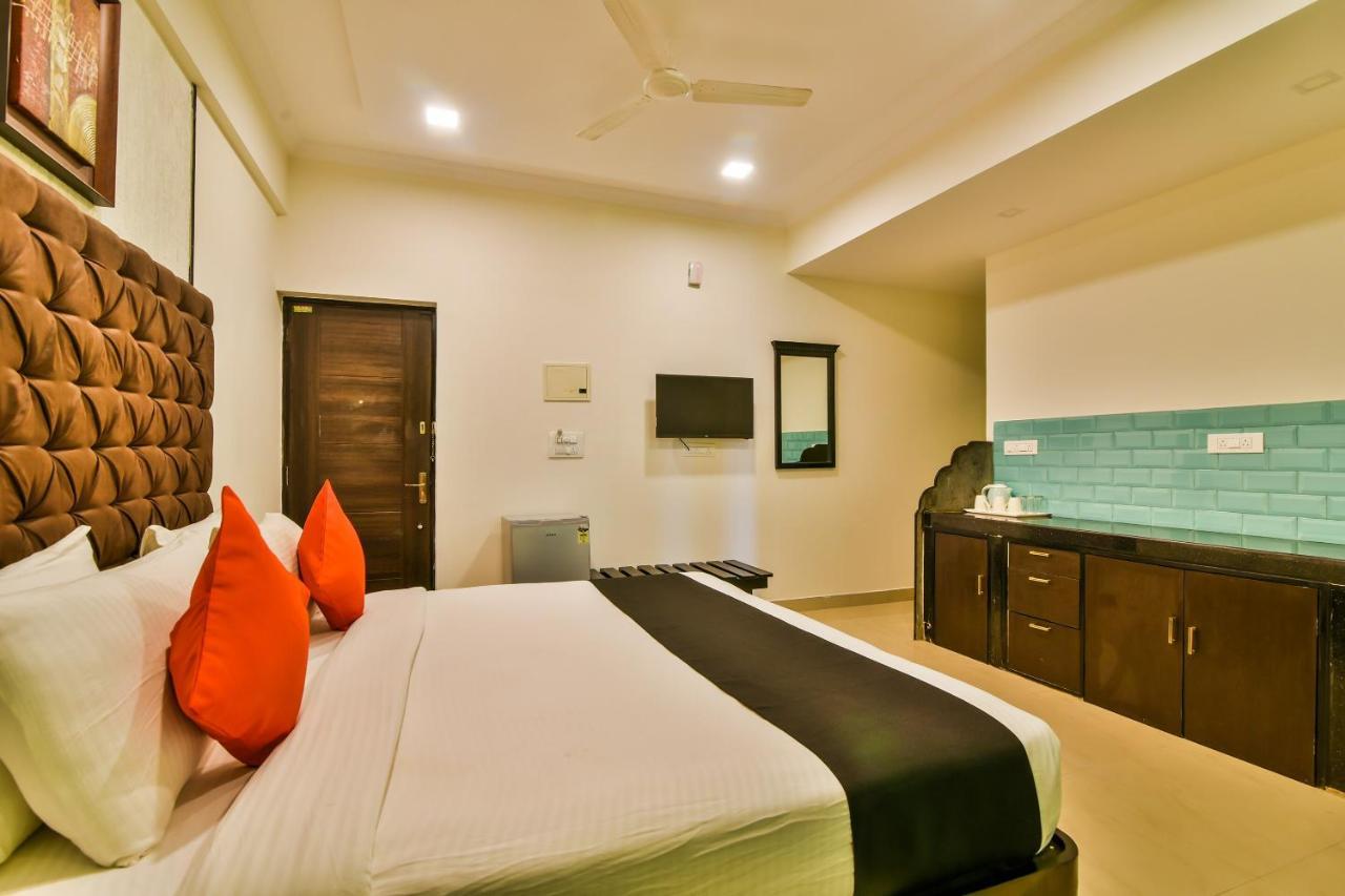 Accovah Lawande Beach Resort Candolim Exteriör bild